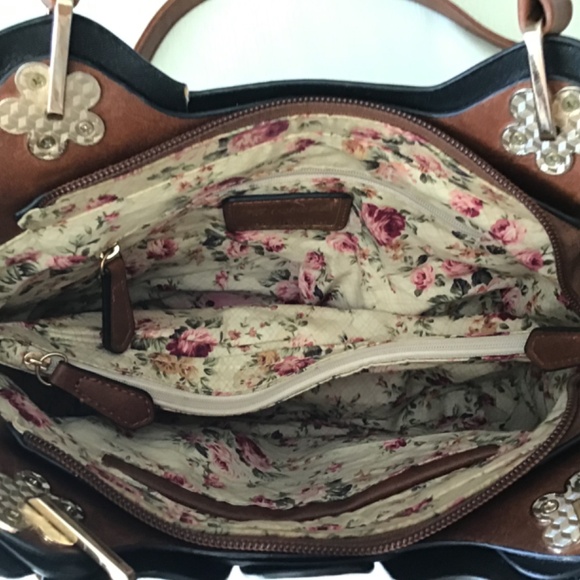 Brown mid sized purse - Picture 6 of 7